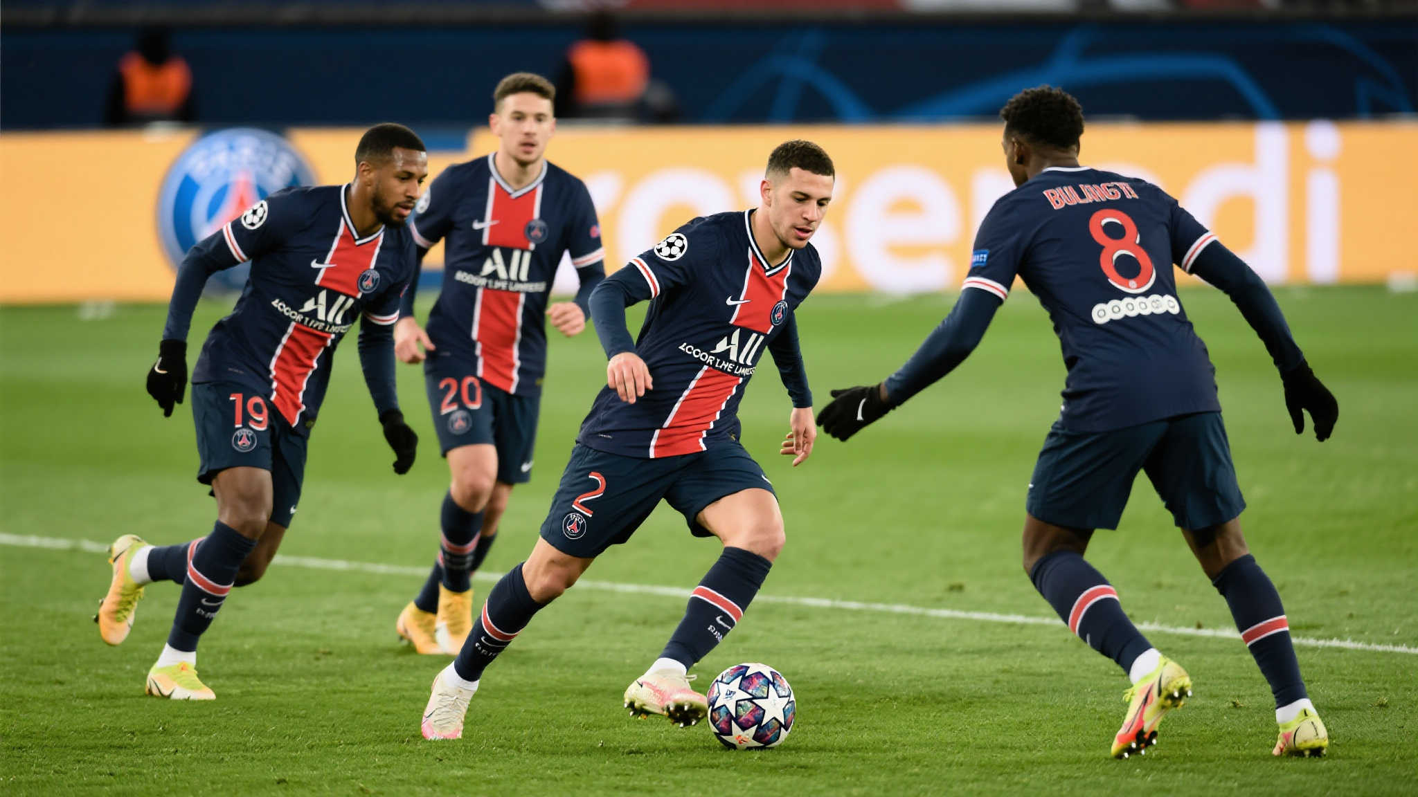 团队战术适配度极高
巴黎圣日耳曼近年来更加注重综